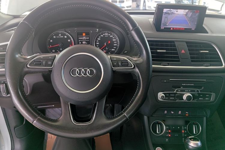 Used Audi Q3 2016 30 TFSI Fashion Model Center Console