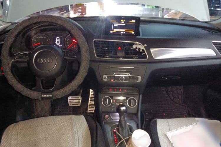 Used Audi Q3 2016 35 TFSI Style Edition Center Console