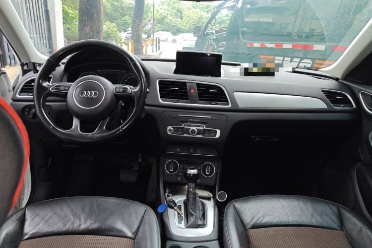 Used Audi Q3 2016 30 TFSI Fashion Model Center Console