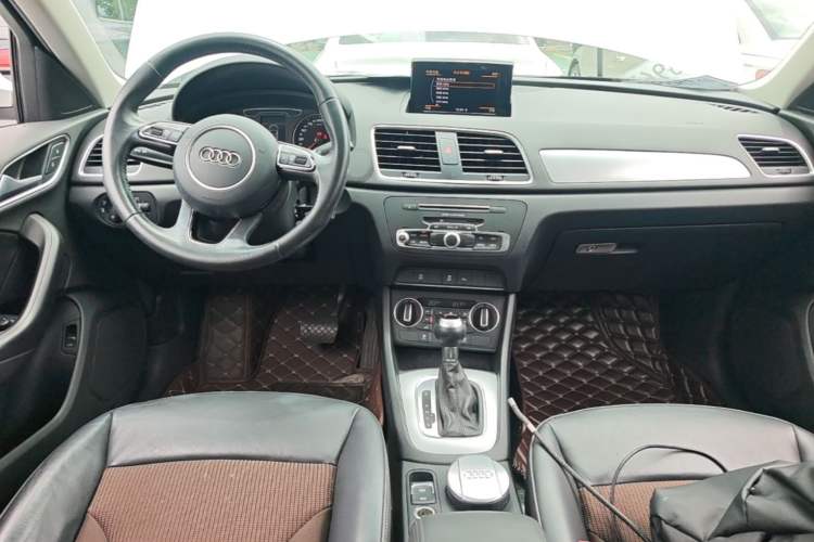 Used Audi Q3 2016 30 TFSI Fashion Model Center Console