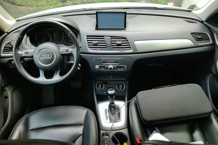 Used Audi Q3 2016 35 TFSI Fashion Model Center Console