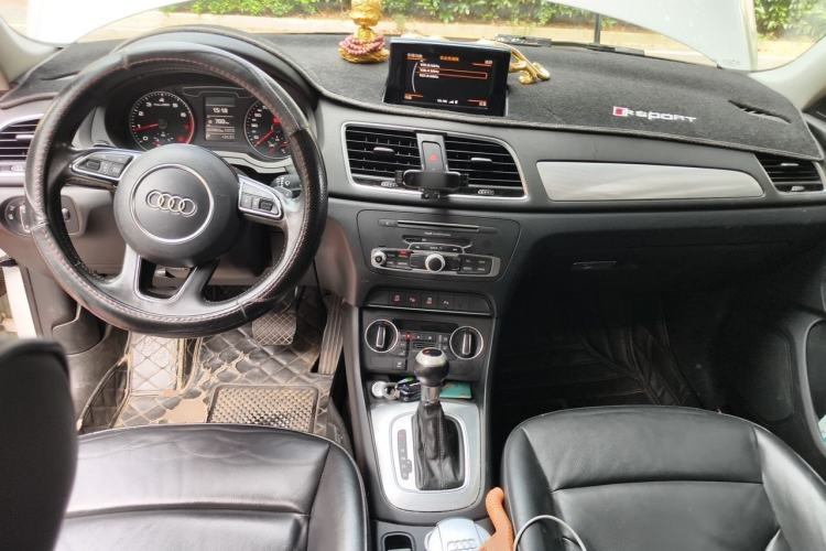 Used Audi Q3 2016 30 TFSI Fashion Model Center Console