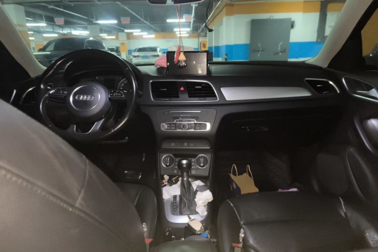 Used Audi Q3 2016 30 TFSI Fashion Model Center Console