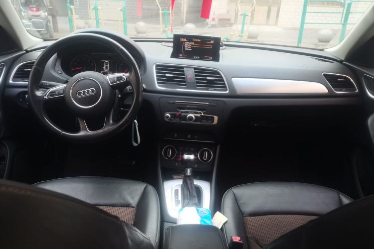 Used Audi Q3 2016 30 TFSI Fashion Model Center Console