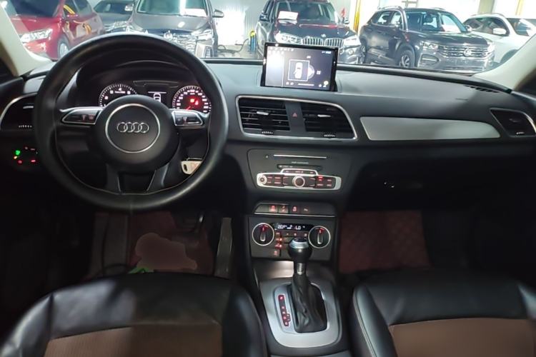 Used Audi Q3 2016 35 TFSI Fashion Model Center Console