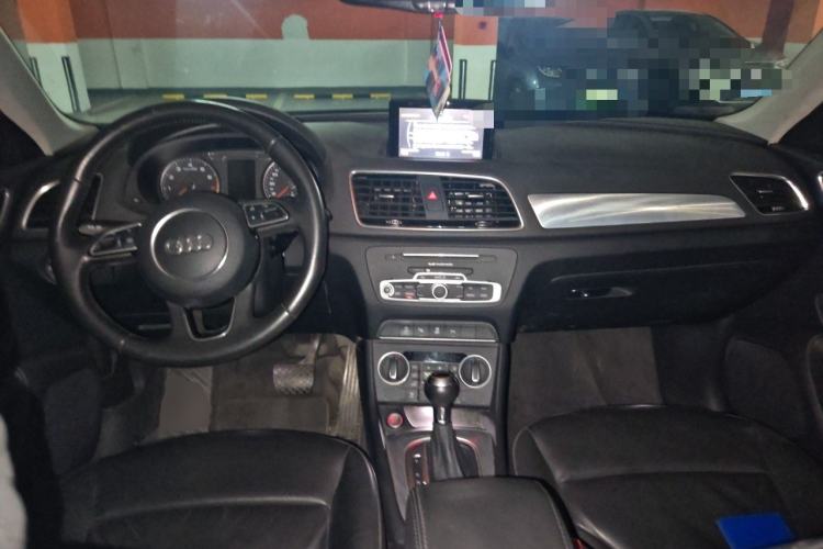 Used Audi Q3 2016 35 TFSI Style Edition Center Console