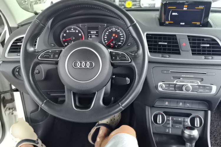 Used Audi Q3 2016 35 TFSI Fashion Model Center Console