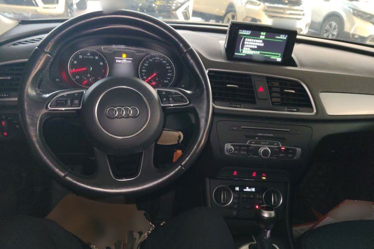 Used Audi Q3 2016 35 TFSI Fashion Model Center Console