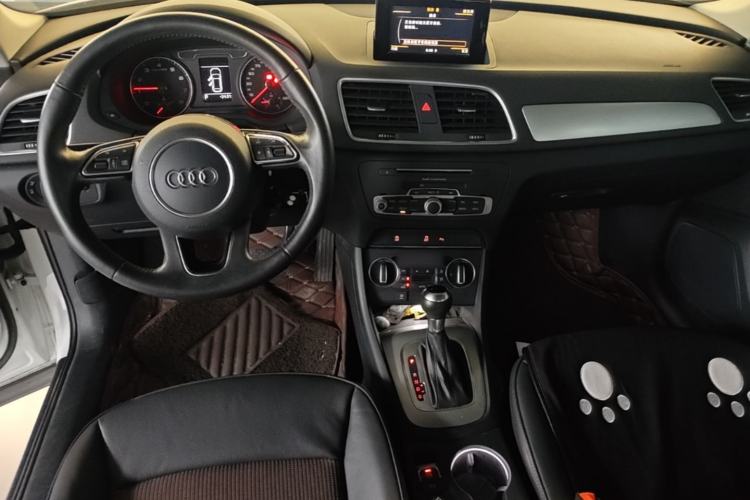 Used Audi Q3 2016 30 TFSI Fashion Model Center Console
