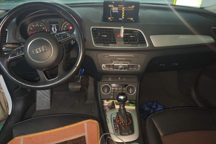 Used Audi Q3 2016 35 TFSI Fashion Model Center Console