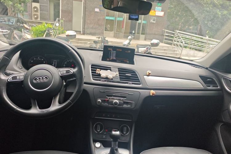 Used Audi Q3 2016 30 TFSI Fashion Model Center Console