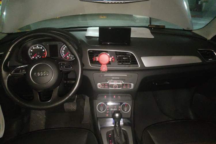 Used Audi Q3 2016 35 TFSI Fashion Model Center Console