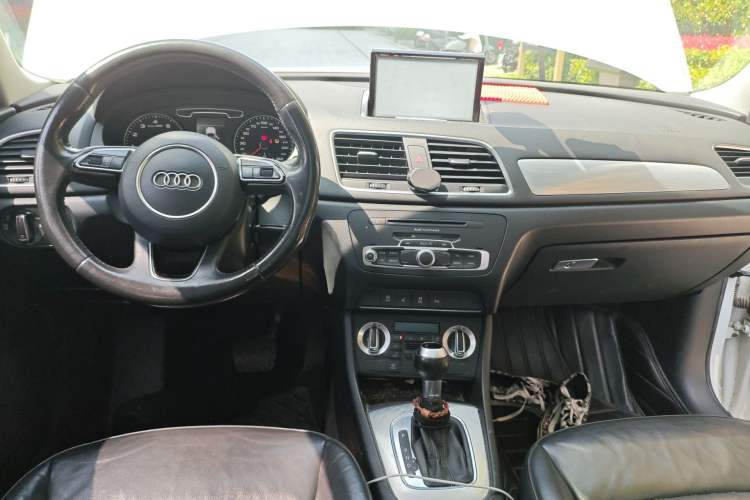 Used Audi Q3 2016 30 TFSI Collector's Edition Comfort Model Center Console