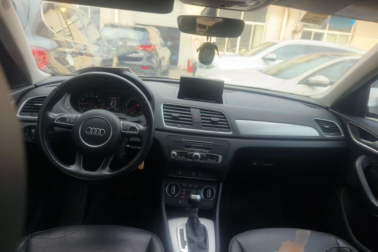 Used Audi Q3 2016 35 TFSI Fashion Model Center Console