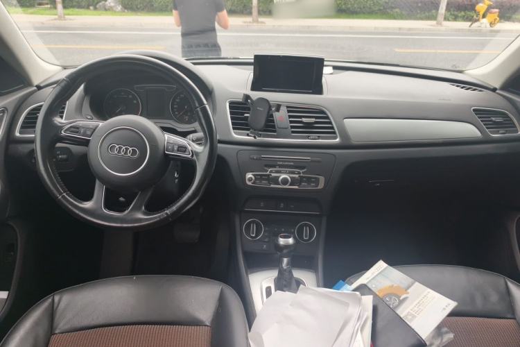 Used Audi Q3 2016 30 TFSI Fashion Model Center Console