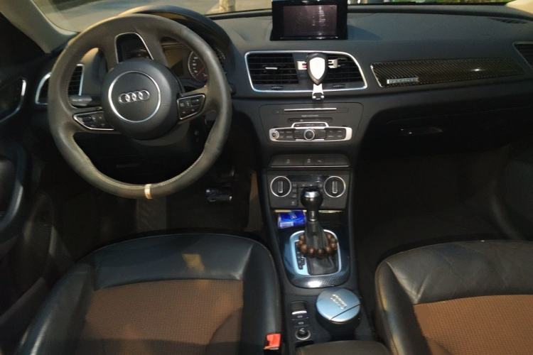 Used Audi Q3 2016 35 TFSI Fashion Model Center Console