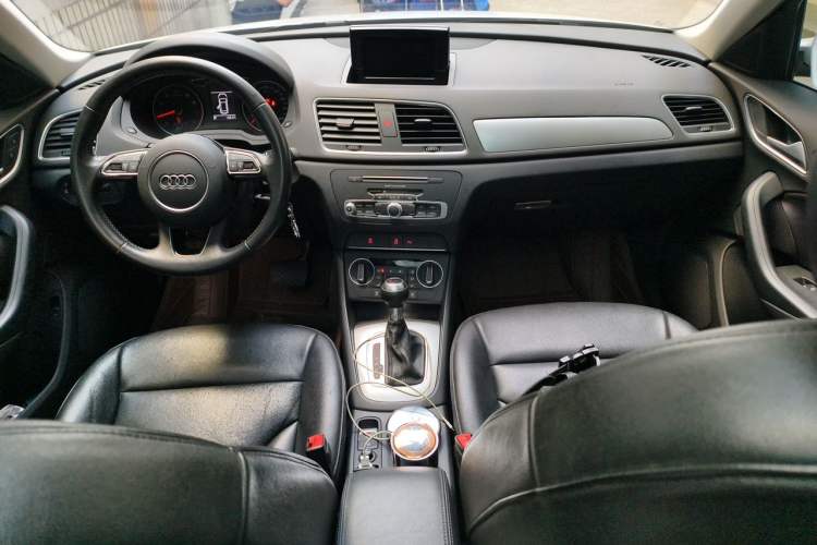 Used Audi Q3 2016 30 TFSI Fashion Model Center Console