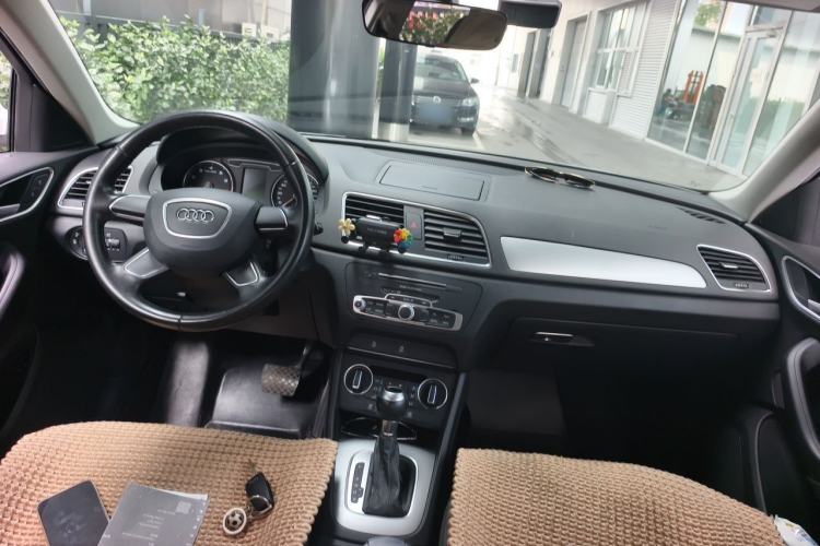 Used Audi Q3 2016 30 TFSI Standard Model Center Console
