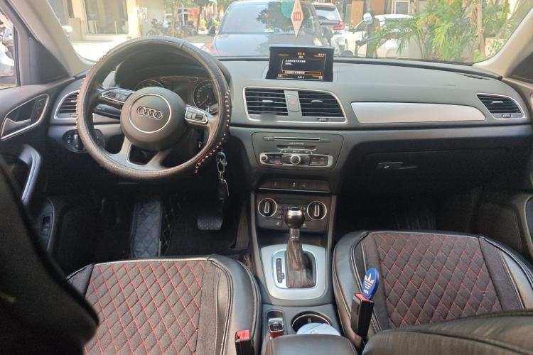 Used Audi Q3 2016 30 TFSI Fashion Model Center Console