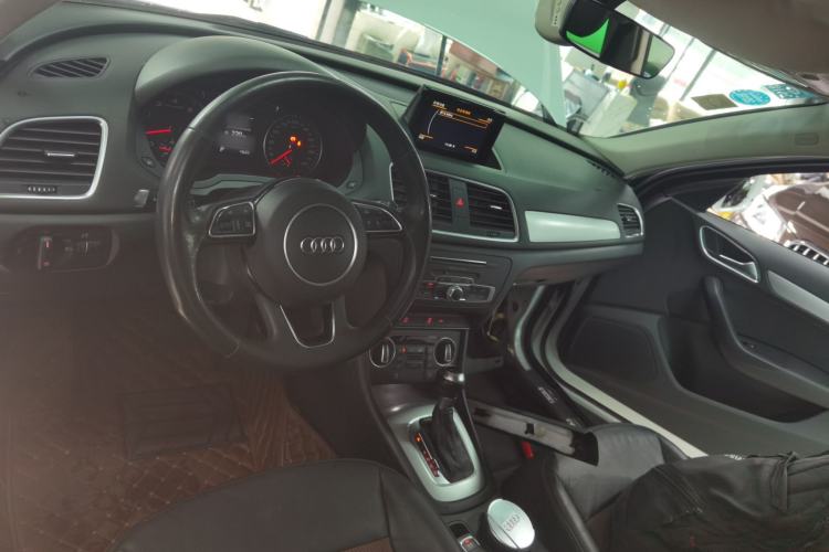 Used Audi Q3 2016 35 TFSI Fashion Model Center Console