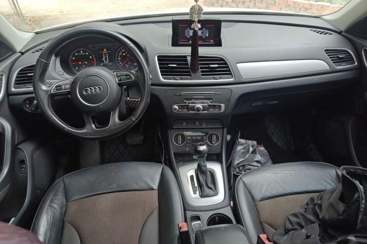 Used Audi Q3 2016 30 TFSI Fashion Model Center Console