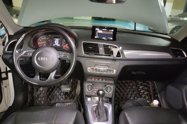 Used Audi Q3 2016 30 TFSI Fashion Model Center Console