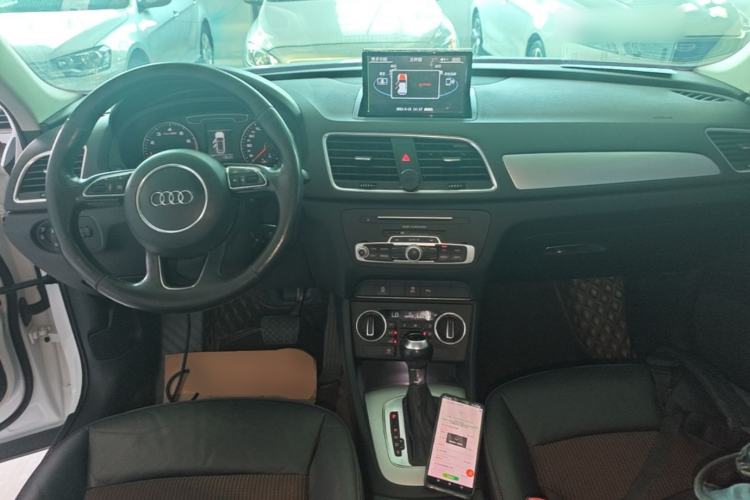 Used Audi Q3 2016 35 TFSI Fashion Model Center Console