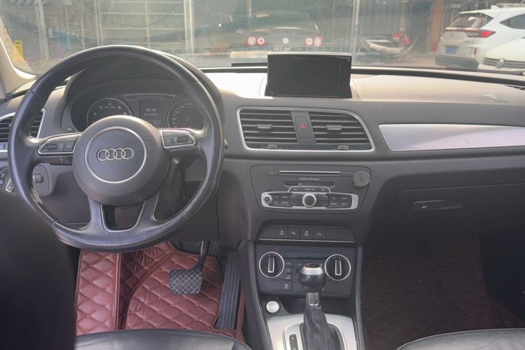 Used Audi Q3 2016 30 TFSI Fashion Model Center Console
