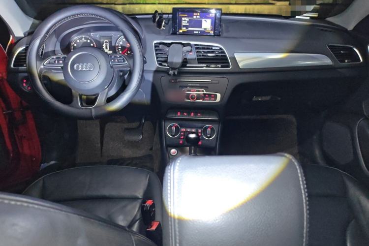 Used Audi Q3 2016 30 TFSI Fashion Model Center Console