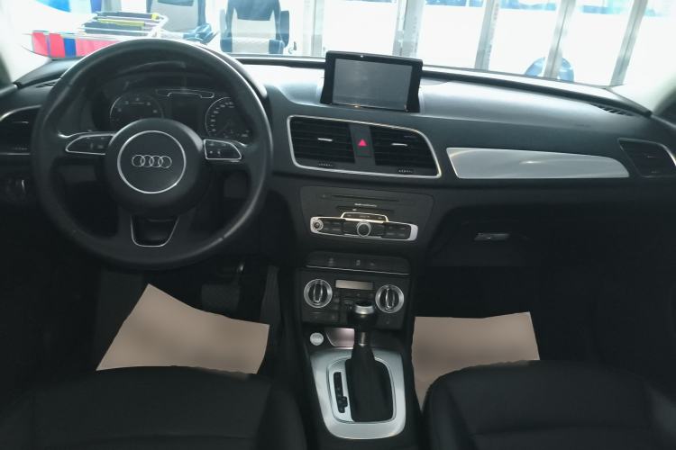 Used Audi Q3 2016 35 TFSI Collection Edition Comfort Model Center Console
