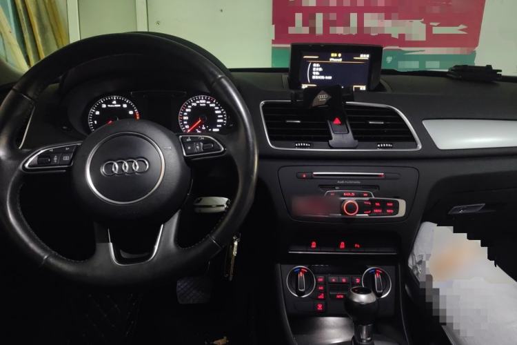 Used Audi Q3 2016 35 TFSI Fashion Model Center Console