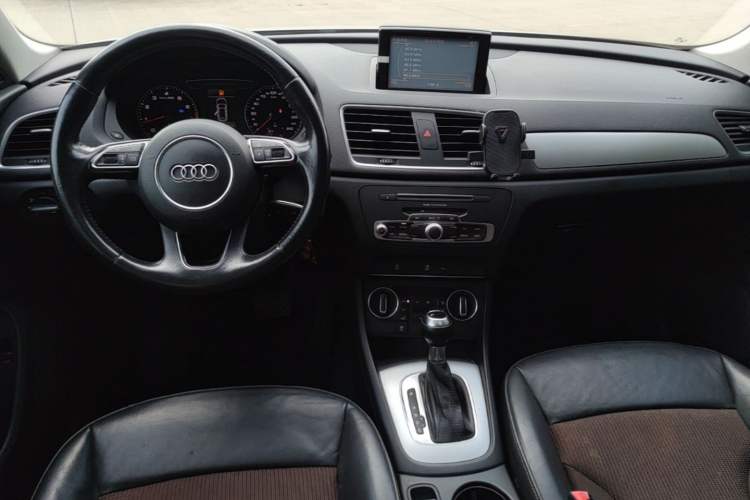 Used Audi Q3 2016 35 TFSI Fashion Model Center Console