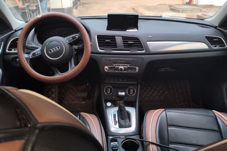 Used Audi Q3 2016 30 TFSI Fashion Model Center Console