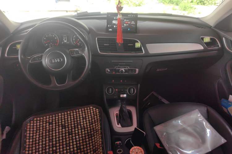 Used Audi Q3 2016 35 TFSI Fashion Model Center Console