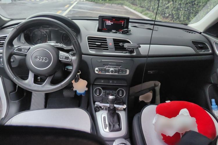 Used Audi Q3 2016 35 TFSI Fashion Model Center Console