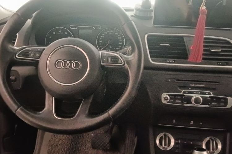 Used Audi Q3 2016 35 TFSI Collection Edition Intelligent Model Center Console