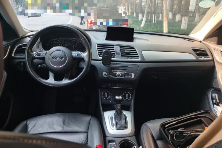 Used Audi Q3 2016 35 TFSI Fashion Model Center Console