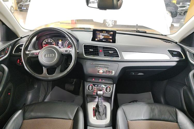 Used Audi Q3 2016 35 TFSI Fashion Model Center Console