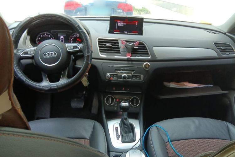 Used Audi Q3 2016 35 TFSI Fashion Model Center Console