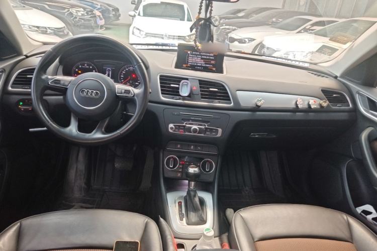 Used Audi Q3 2016 30 TFSI Fashion Model Center Console