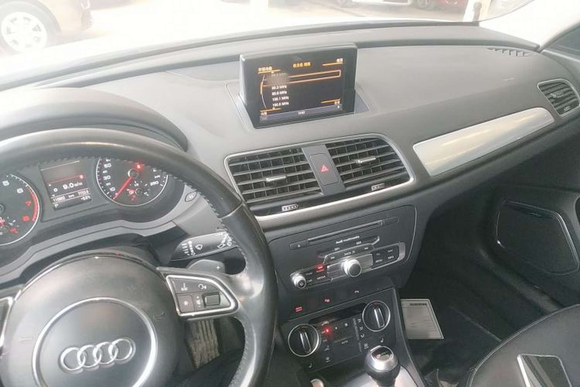 Used Audi Q3 2016 35 TFSI Style Edition Center Console