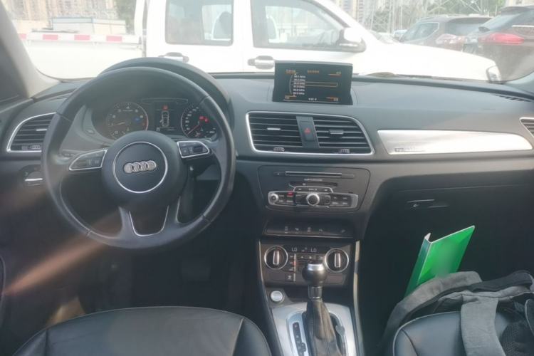 Used Audi Q3 2016 35 TFSI quattro all-wheel-drive style model Center Console