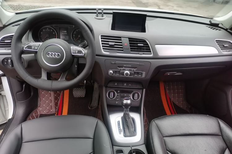 Used Audi Q3 2016 35 TFSI Fashion Model Center Console