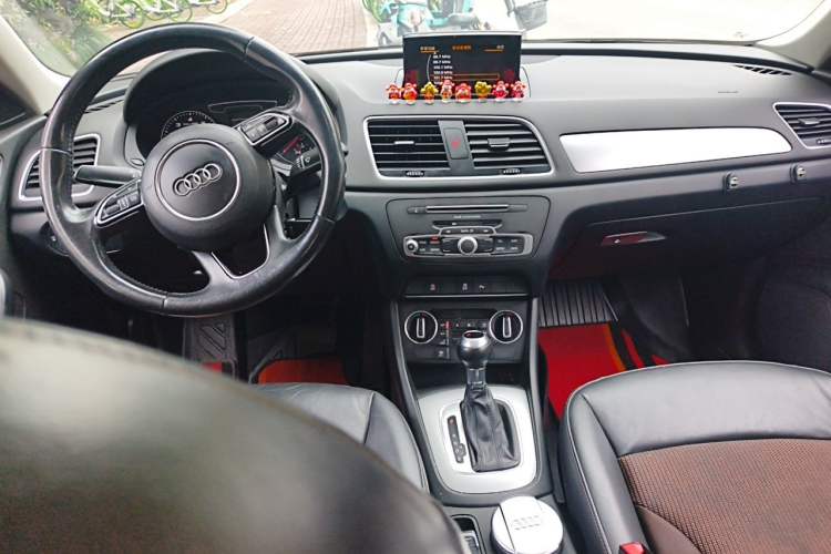 Used Audi Q3 2016 35 TFSI Fashion Model Center Console