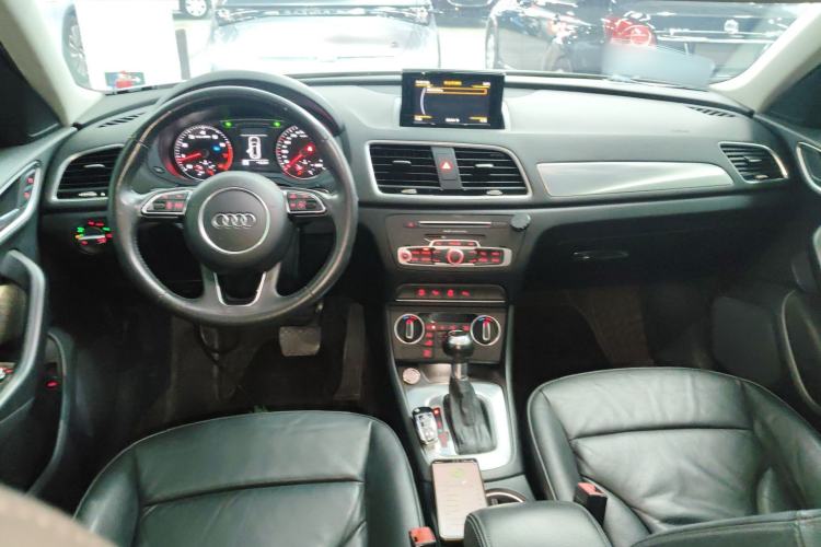 Used Audi Q3 2016 35 TFSI Style Edition Center Console