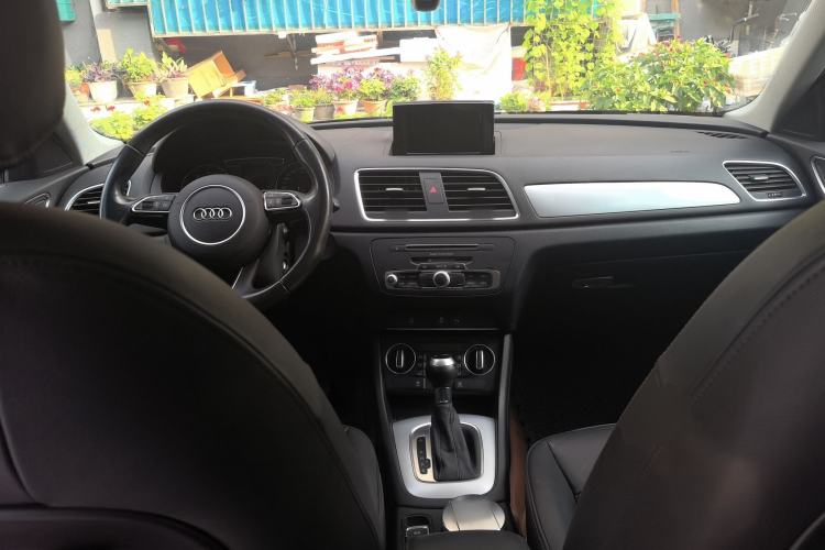Used Audi Q3 2016 35 TFSI Fashion Model Center Console