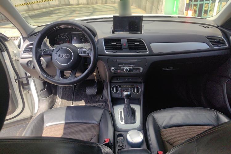 Used Audi Q3 2016 30 TFSI Fashion Model Center Console
