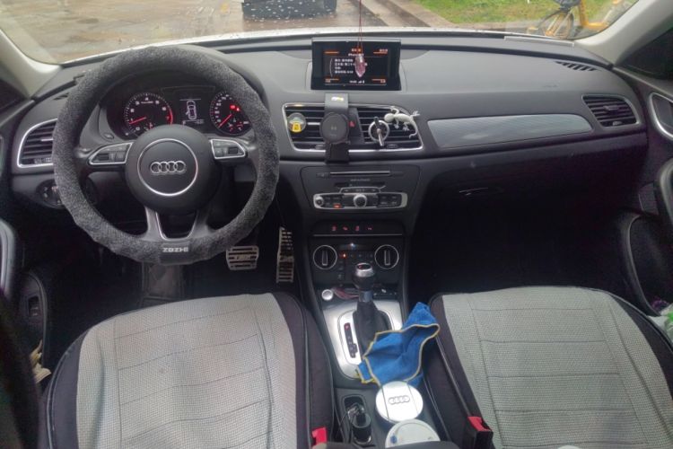 Used Audi Q3 2016 35 TFSI Style Edition Center Console