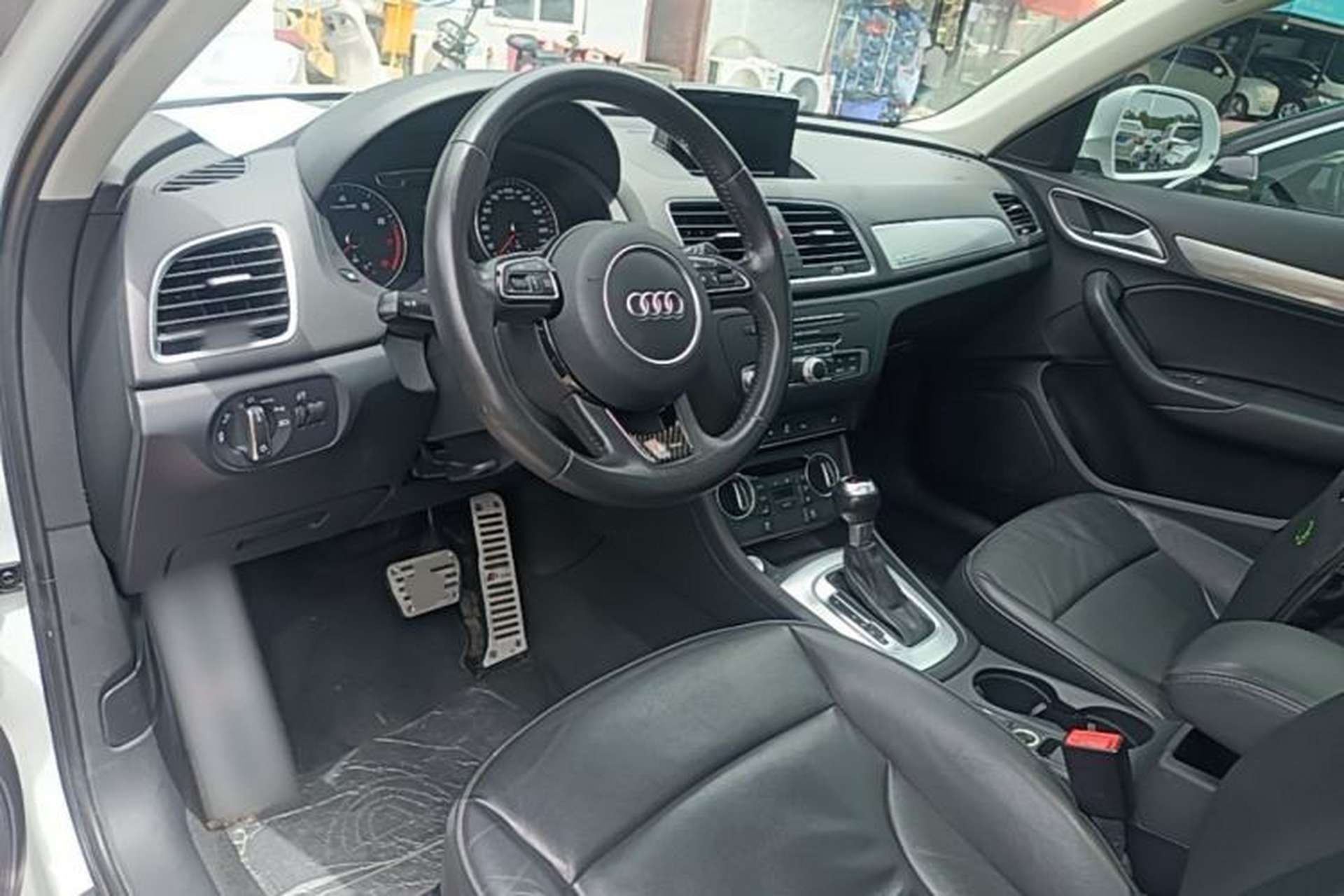 Used Audi Q3 2016 35 TFSI quattro all-wheel-drive style model Center Console