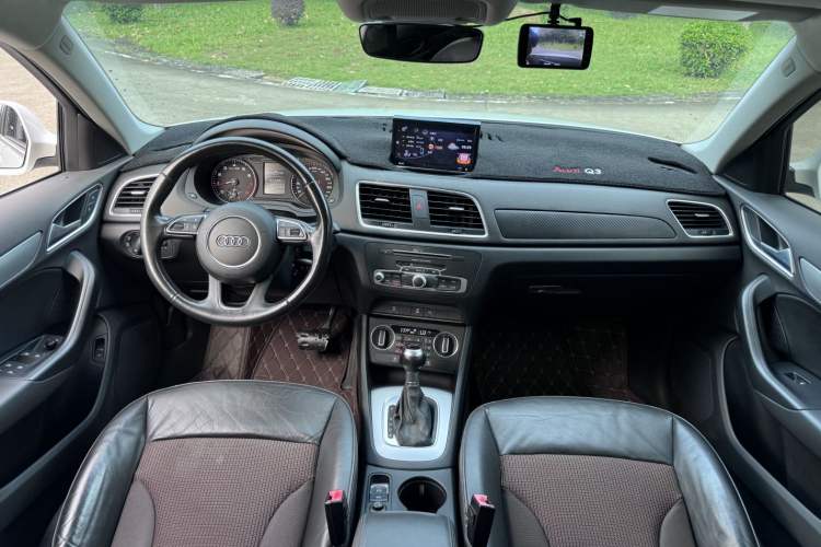 Used Audi Q3 2016 30 TFSI Fashion Model Center Console